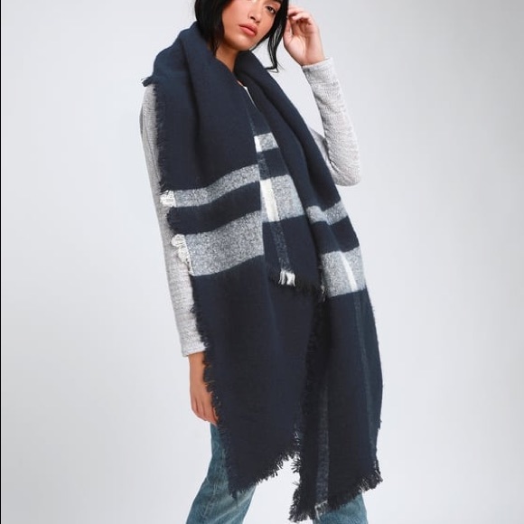 Lulu's Accessories - CAROLA NAVY BLUE PLAID SCARF Lulu's Accessories - CAROLA NAVY BLUE PLAID SCARF